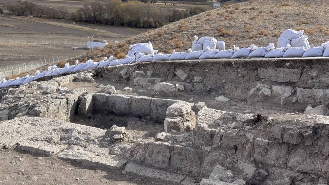 Konya’daki antik kentte 30 yeni mezar bulundu 7